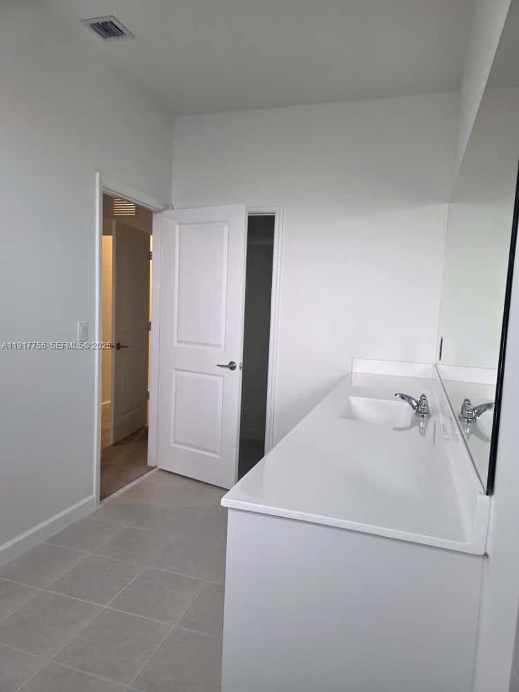 17875 Southwest 359 Terrace Homestead, FL 33034 - Photo 16 of 20 a utility room with dryer and washer