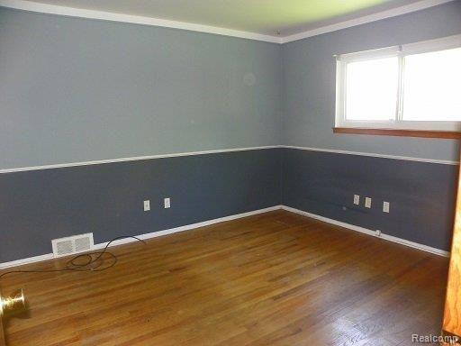 8147 Potomac Street Center Line, MI 48015 - Photo 8 of 31 Bedroom 2.jpg