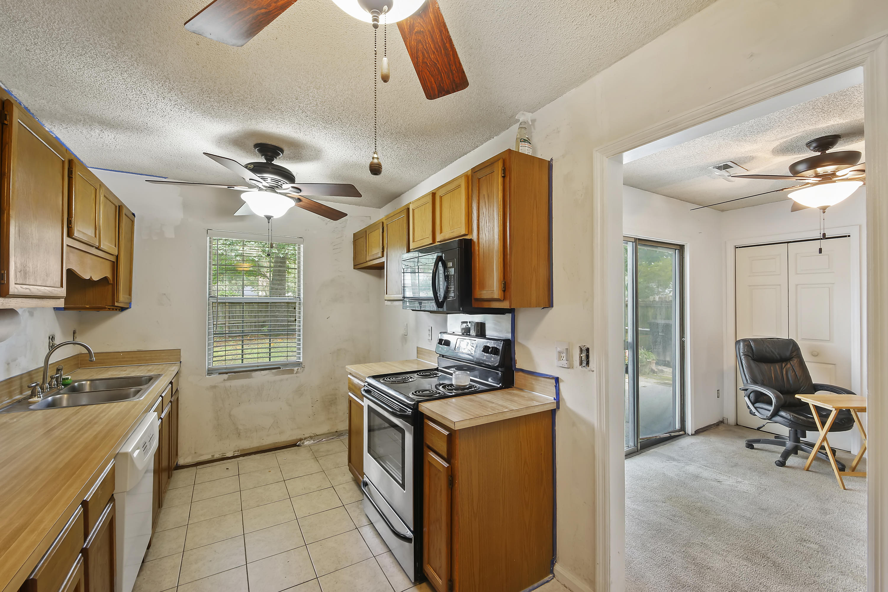 153 Commons Way Goose Creek, SC 29445 - Photo 2 of 18 _01A9336