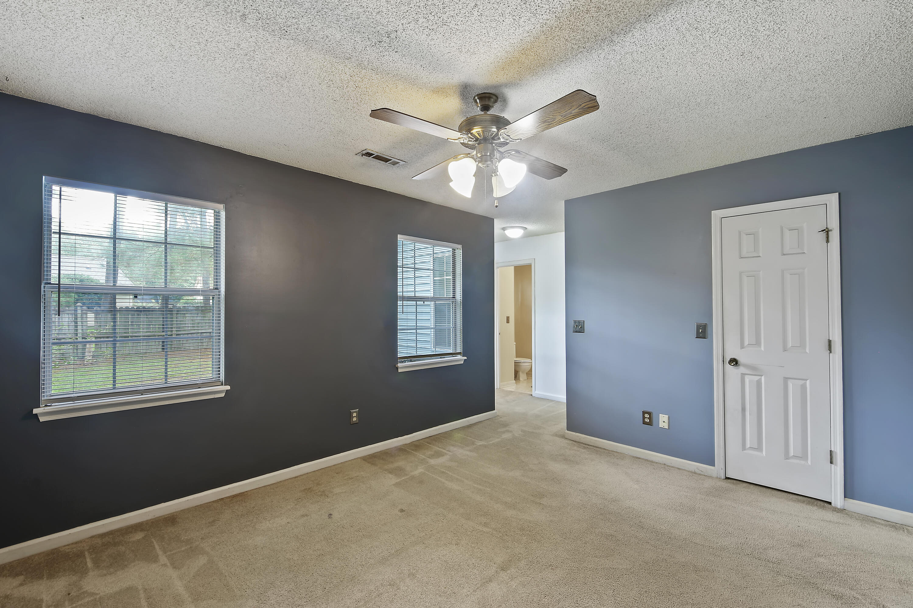 153 Commons Way Goose Creek, SC 29445 - Photo 10 of 18 _01A9175