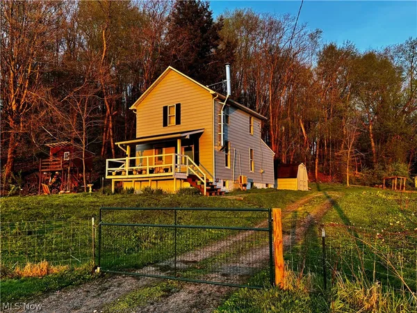 $199,999 | 8087 Magnet Road Northeast, Minerva, OH 44657