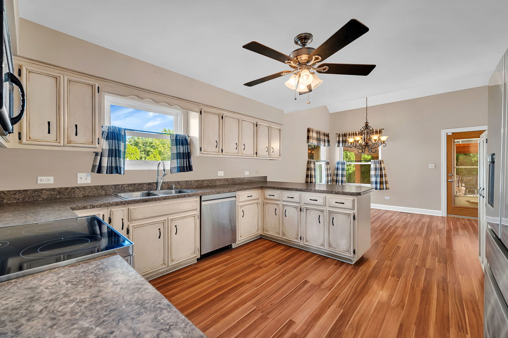 1206 Ryehill Drive Joliet, IL 60431 - Photo 6 of 34 Gallery Image 6