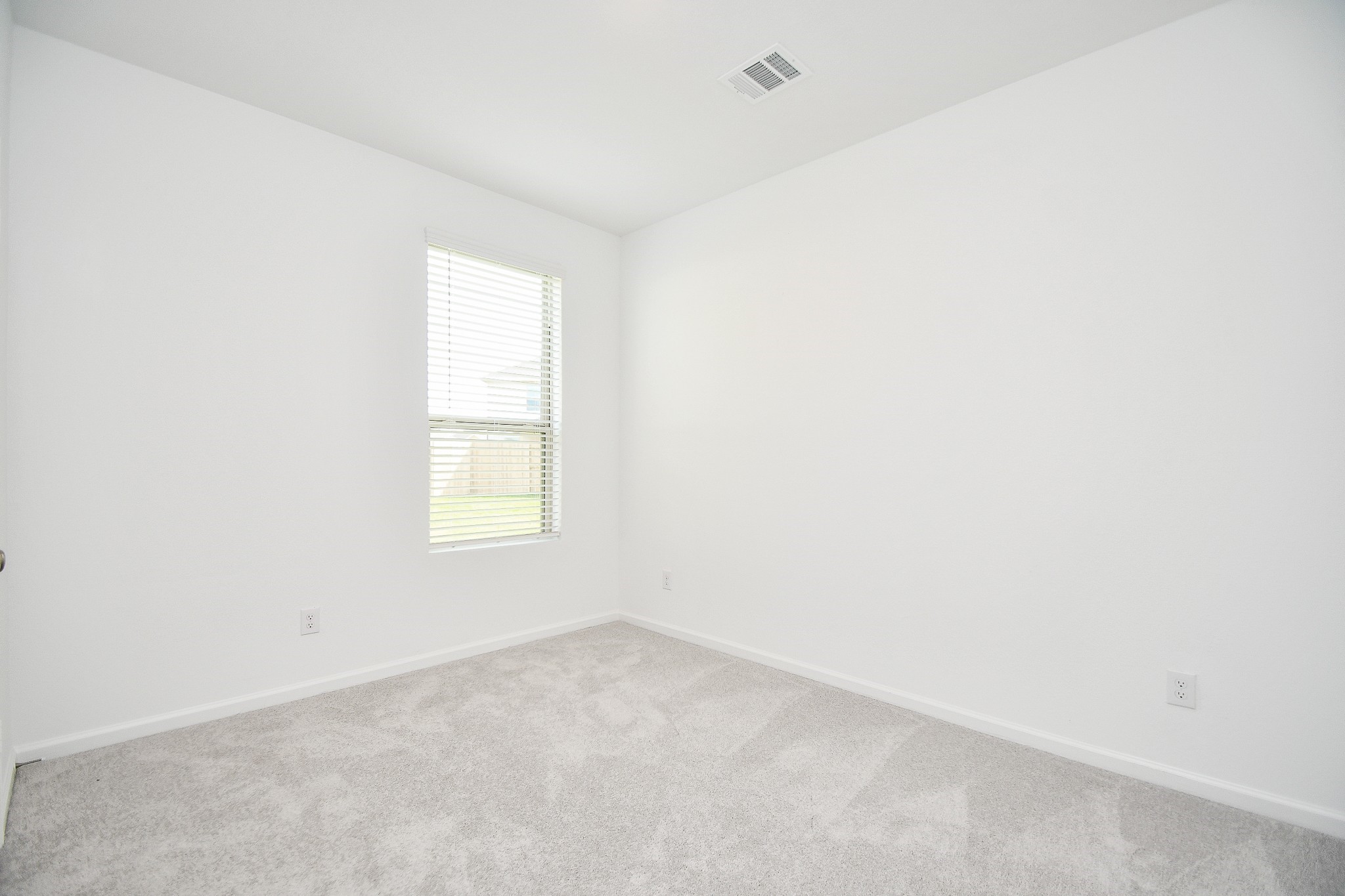 5624 Frst Cv Drive Rosenberg, TX 77469 - Photo 36 of 38 an empty room with a window