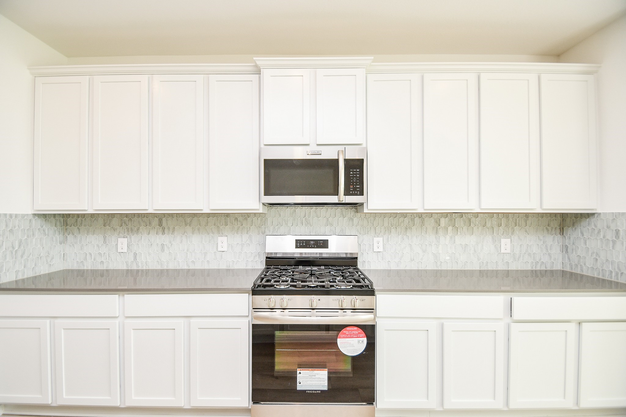 5624 Frst Cv Drive Rosenberg, TX 77469 - Photo 6 of 38 a kitchen with a stove a microwave and cabinets