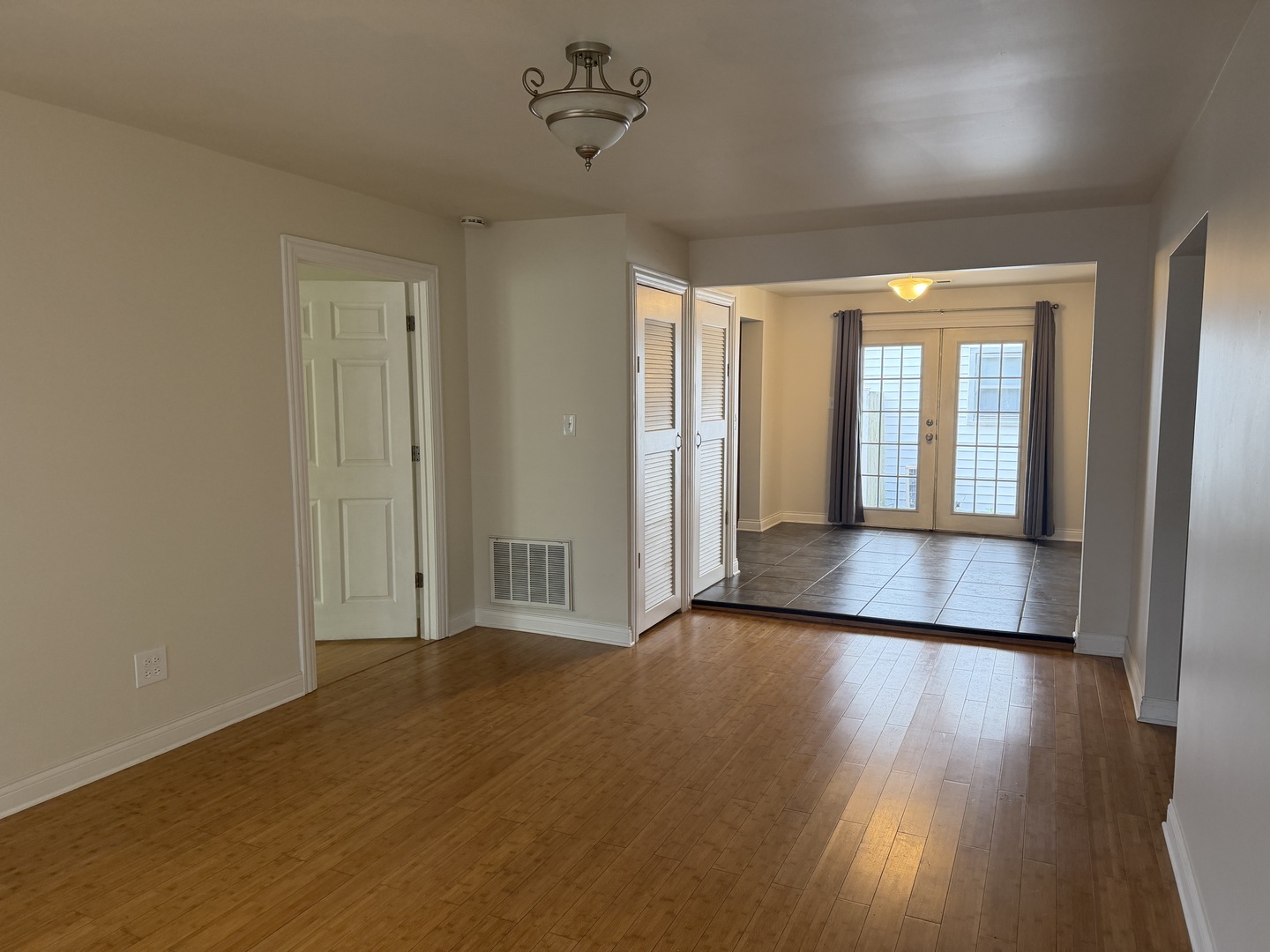 10801 Oak Avenue Chicago Ridge, IL 60415 - Photo 4 of 36 Gallery Image 4