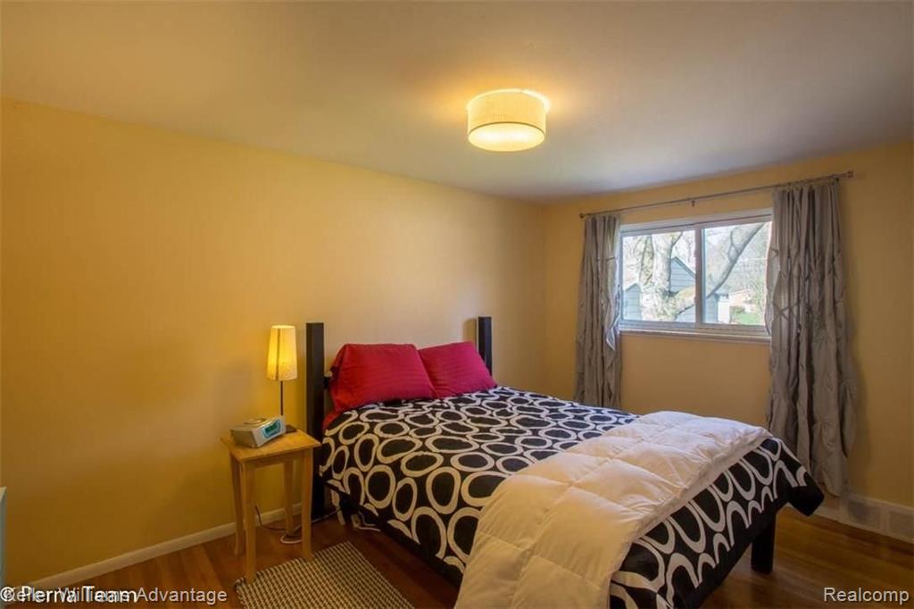 22359 Inkster Road Farmington Hills, MI 48336 - Photo 13 of 27