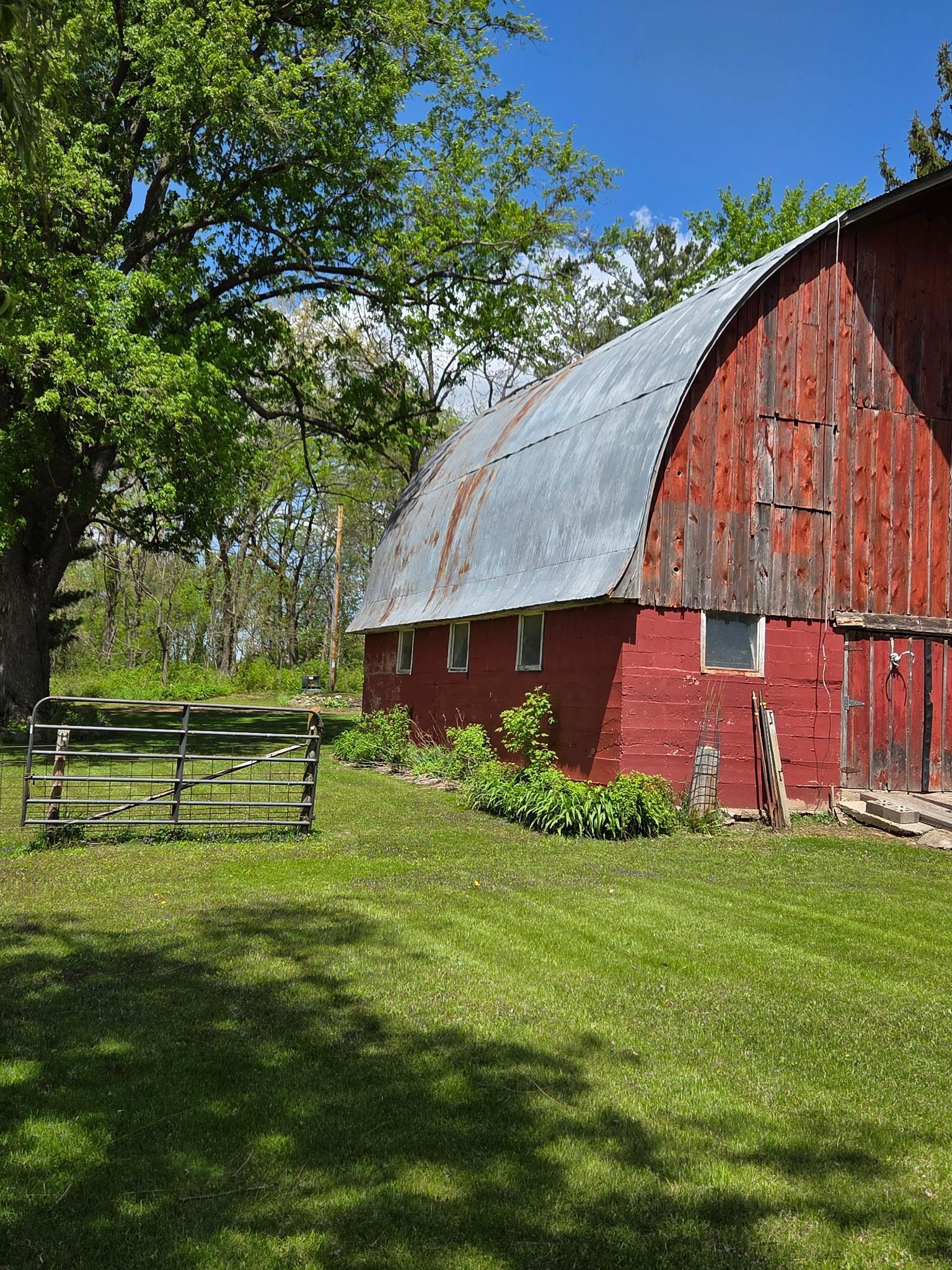 2112 Utica Road Cambridge, WI 53523 - Photo 24 of 52