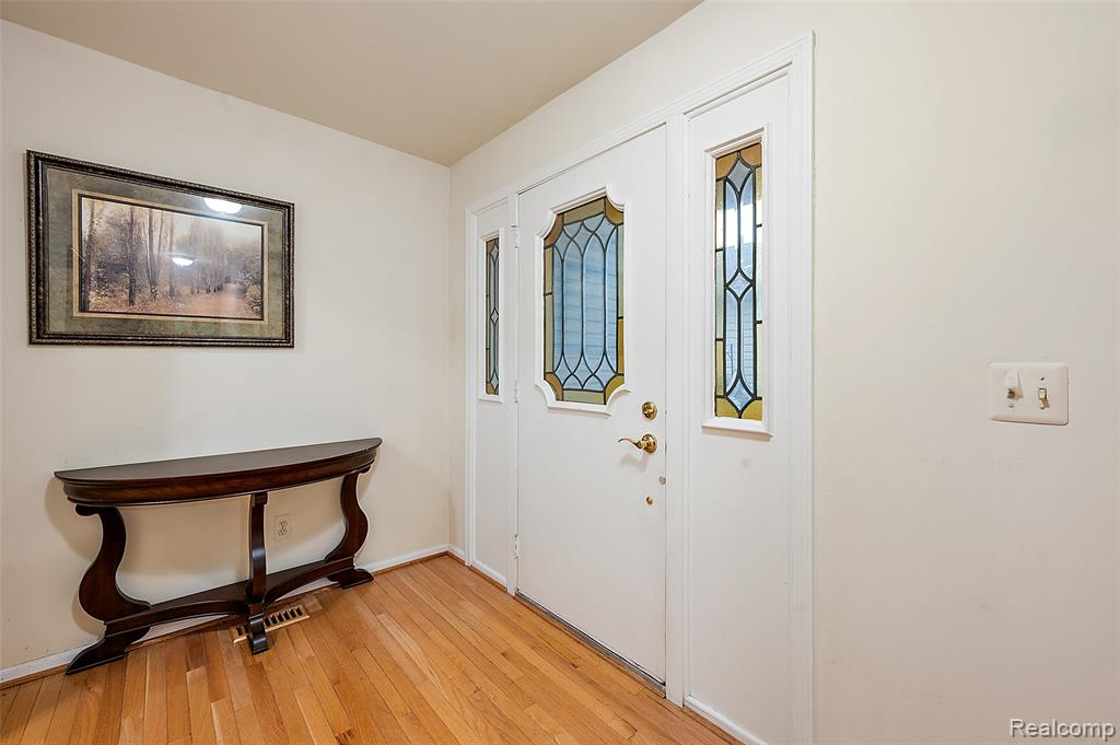 968 Golfview Court Rochester Hills, MI 48307 - Photo 5 of 42