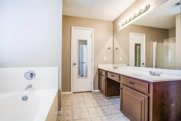 $2,600 | 14 Enchanted Court, Mansfield, TX 76063