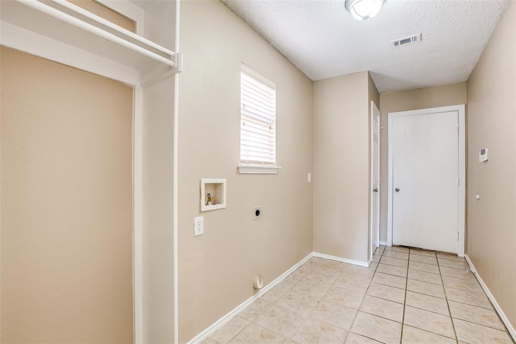 14 Enchanted Court Mansfield, TX 76063 - Photo 21 of 25 an empty room with windows