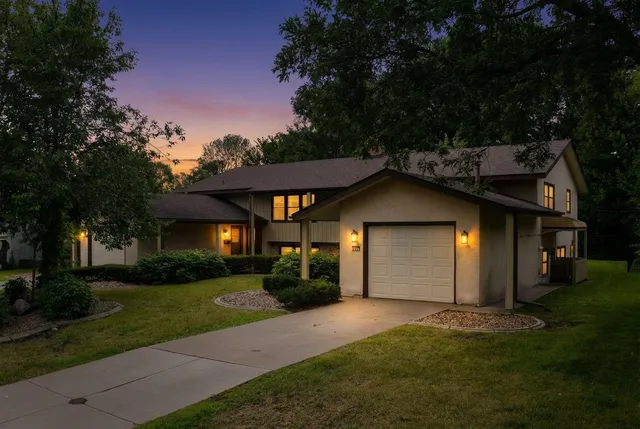 $2,995 | 3308 Roosevelt Court Northeast, Unit 3310, St. Anthony, MN 55418