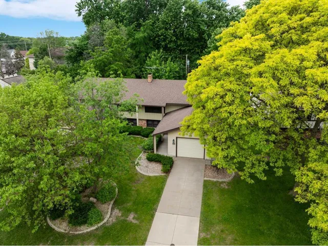 $2,995 | 3308 Roosevelt Court Northeast, Unit 3310, St. Anthony, MN 55418