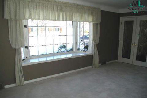 1073 Canterbury Road Grosse Pointe, MI 48236 - Photo 3 of 9 809523-2.JPG