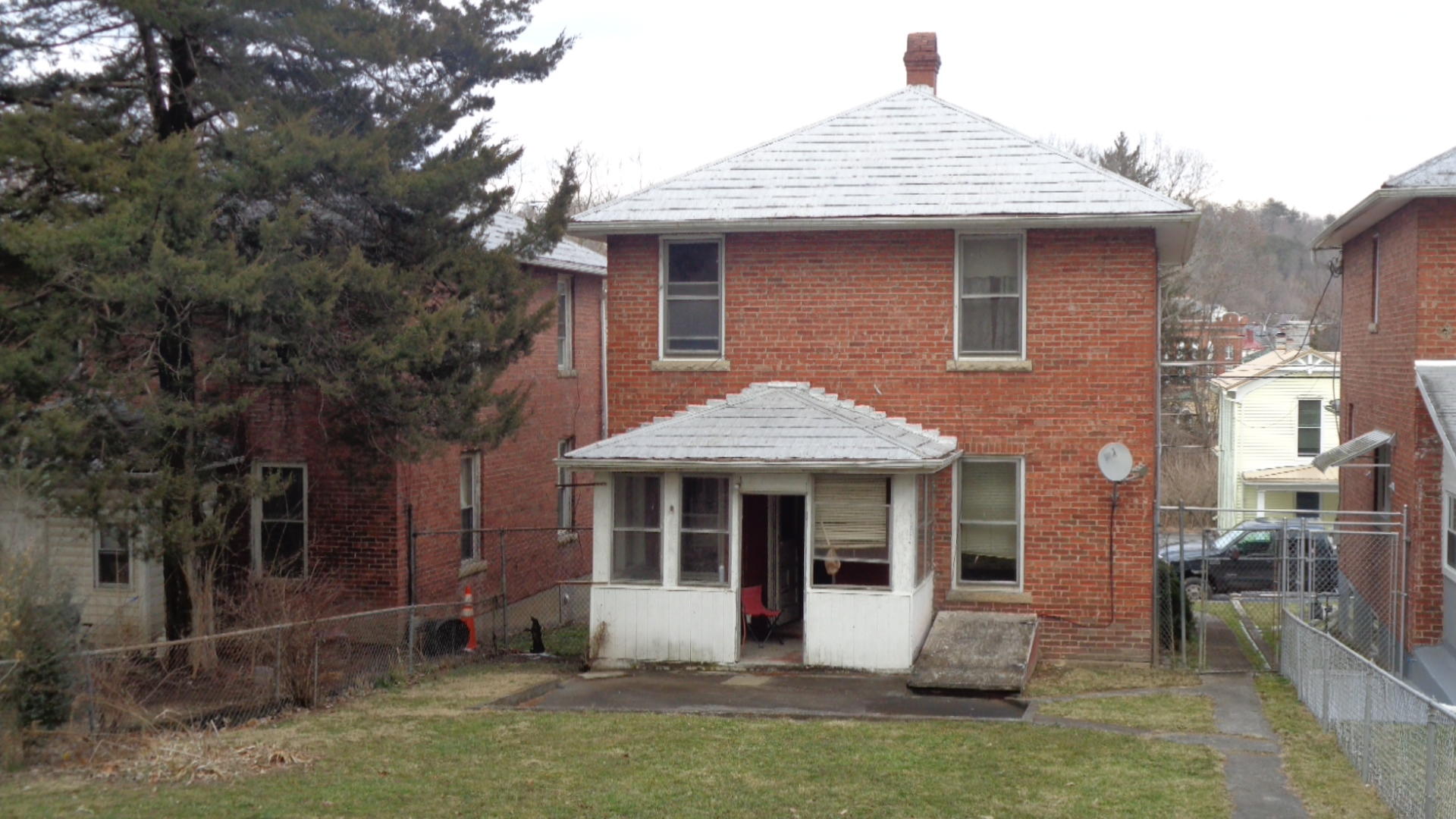 233 Roxbury Street Clifton Forge, VA 24422 - Photo 3 of 14 DSC01996