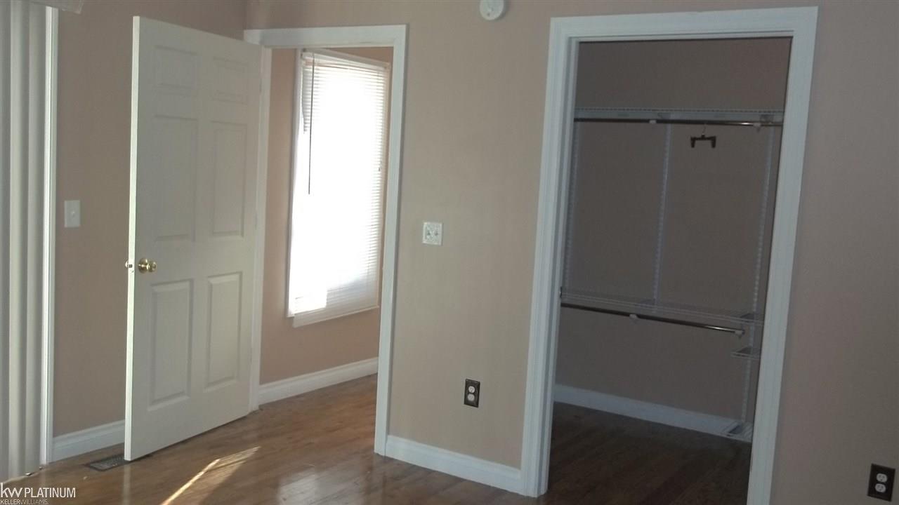 7983 Lakeshore Road Fort Gratiot, MI 48059 - Photo 8 of 9 31311853-7.JPG