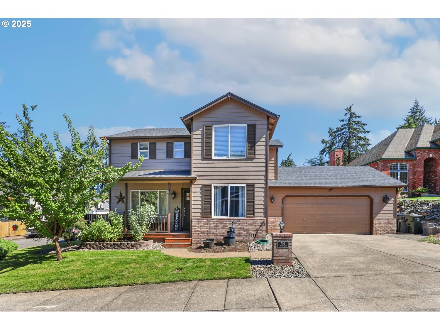 701 South 68th Place Springfield, OR 97478 - Photo 1 of 28 a front view of a house with a yard and garage