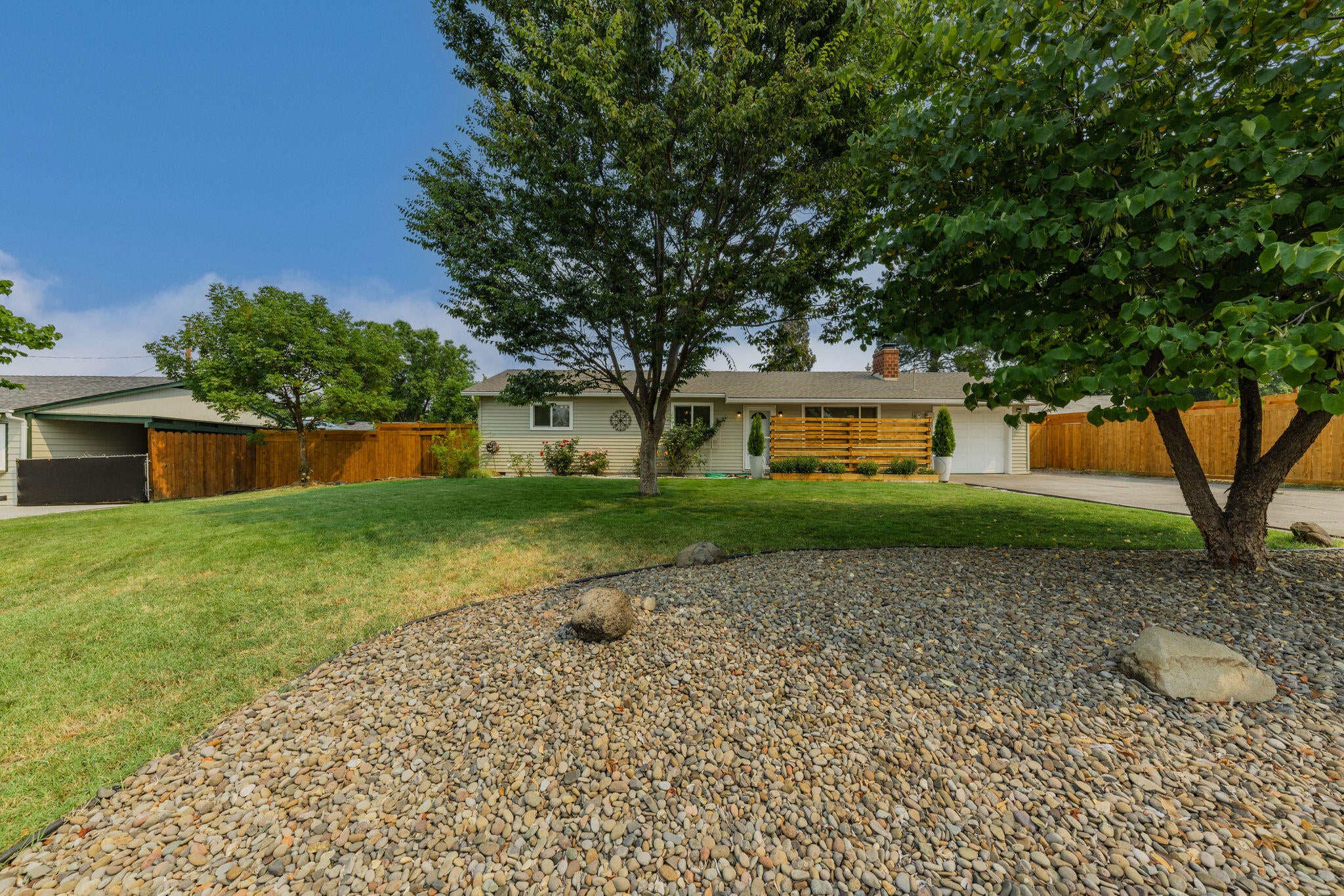 1601 Roberts Road Medford, OR 97504 - Photo 1 of 27 HD-9