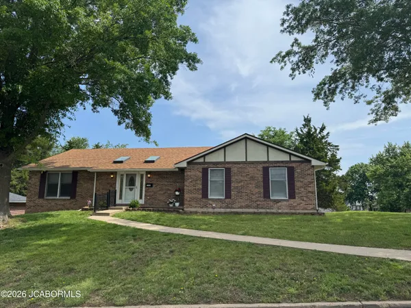 $314,000 | 2200 West Edgewood Drive, Jefferson City, MO 65109