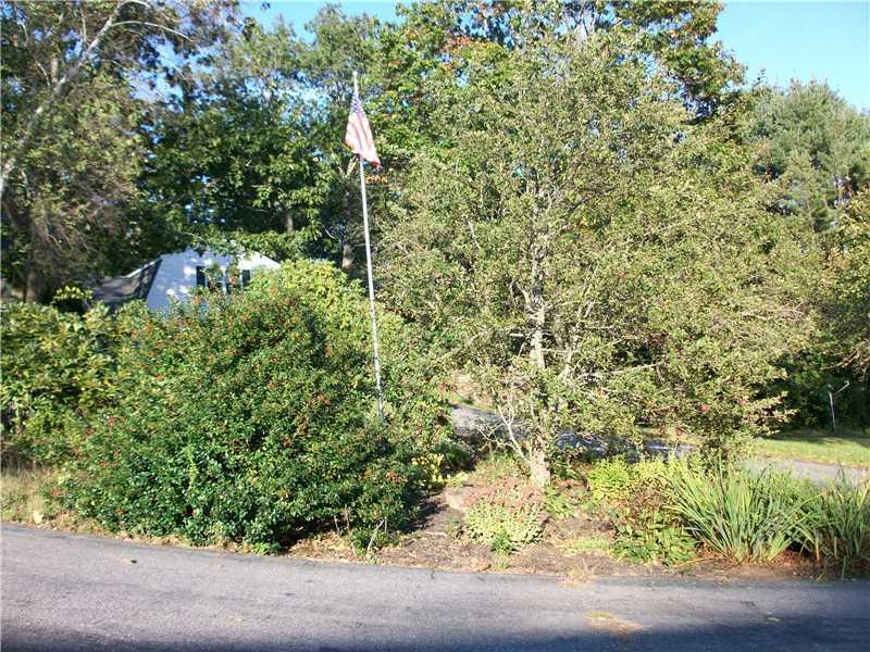 10 A Clinton Road Cape Elizabeth, ME 04107 - Photo 5 of 8 Exterior Front. Driveway Entrance