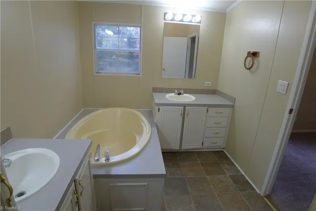 $250,000 | 4338 Us Highway, Advance, NC 27006