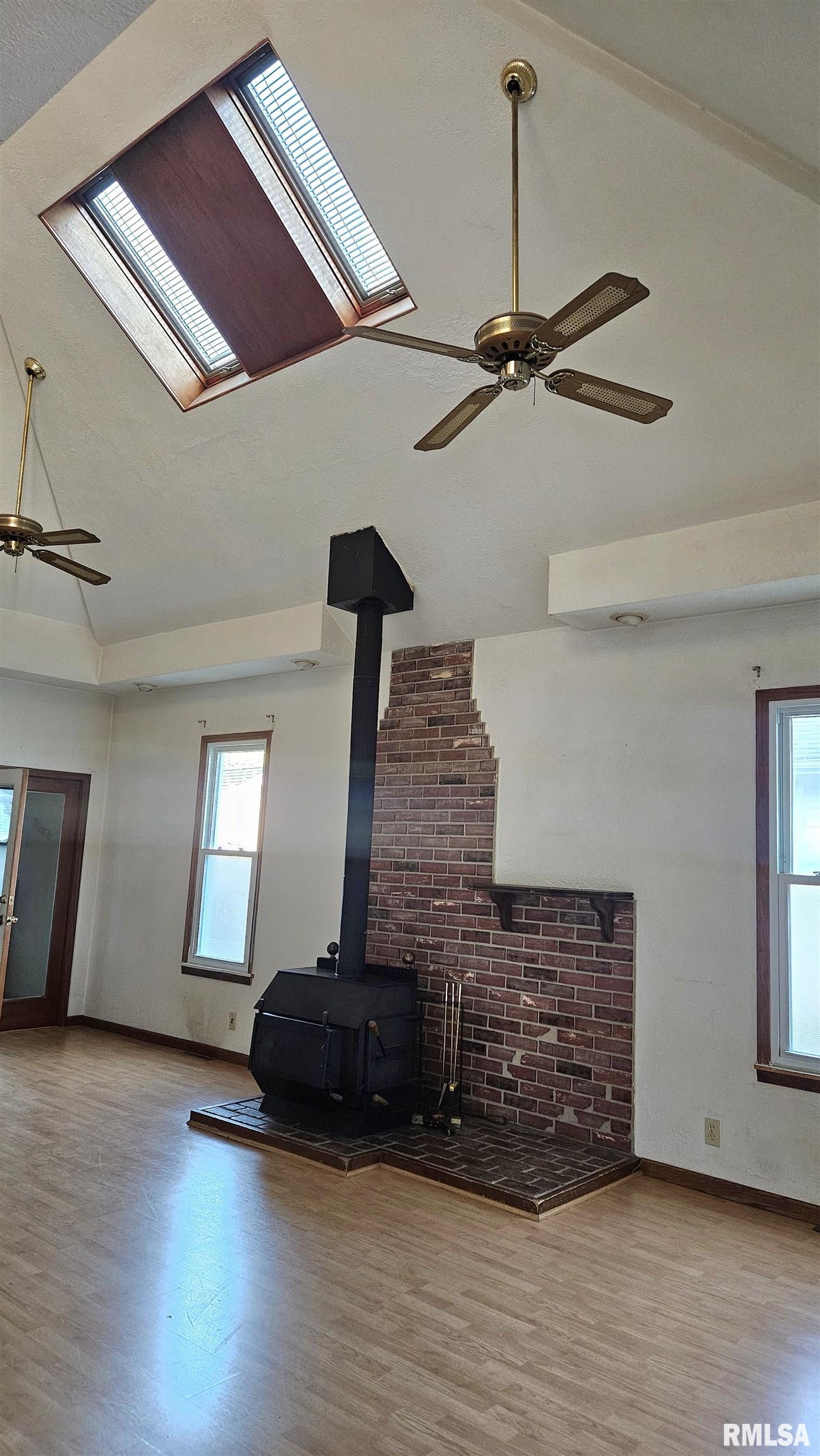 517 Baxter Court Canton, IL 61520 - Photo 4 of 39