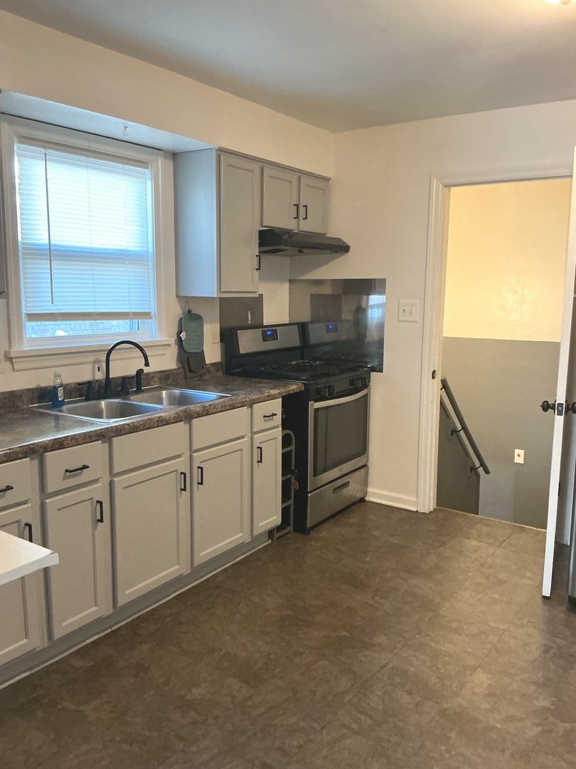 47 157th Street Calumet City, IL 60409 - Photo 3 of 18