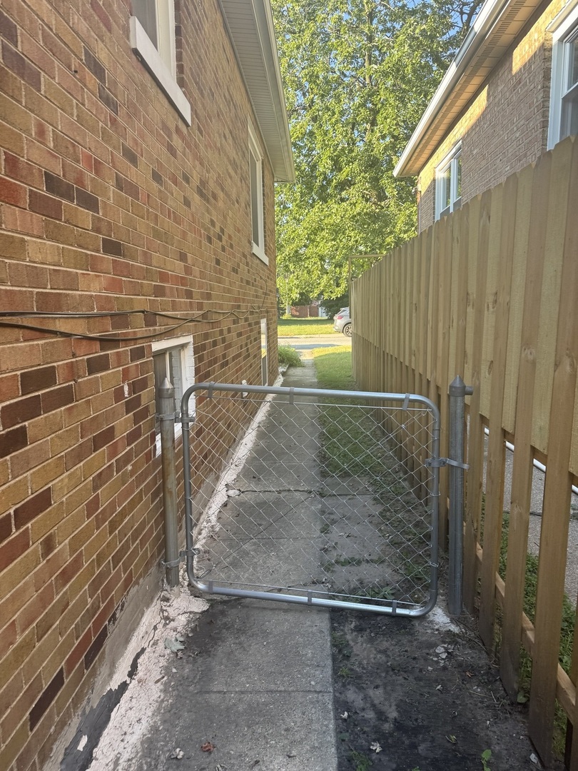 47 157th Street Calumet City, IL 60409 - Photo 5 of 18