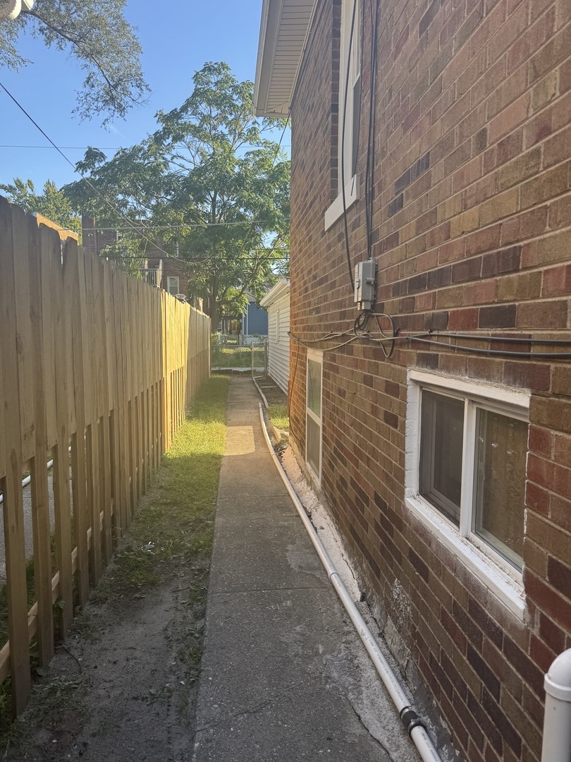 47 157th Street Calumet City, IL 60409 - Photo 6 of 18