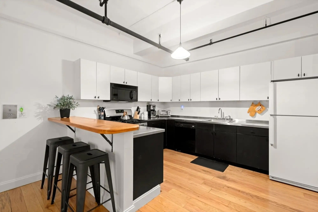 19 Stanhope Street, Unit 2C Boston, MA 02116 - Photo 3 of 27