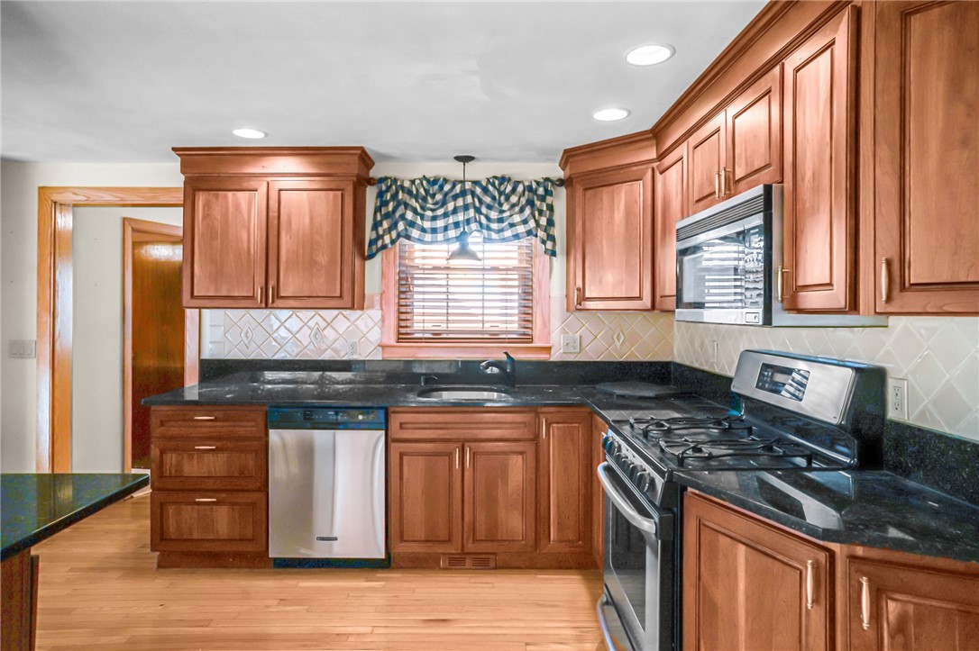 9 Holmes Road Coventry, RI 02816 - Photo 10 of 36