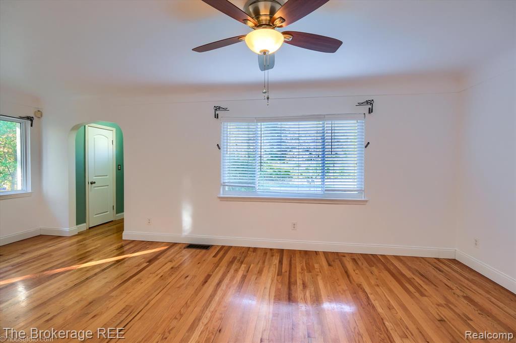 5400 North Center Road Flint, MI 48506 - Photo 31 of 44