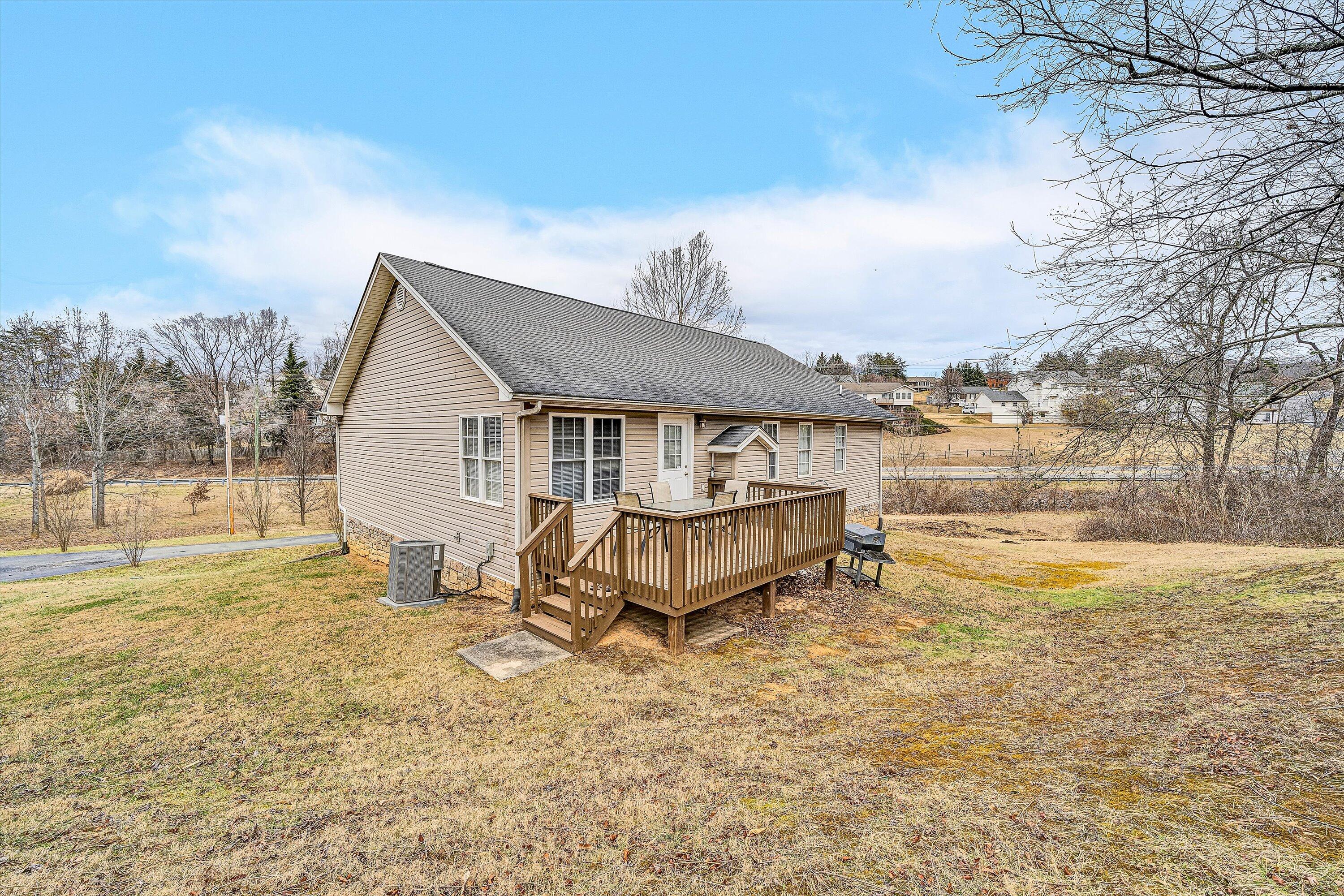3771 Read Mountain Road Cloverdale, VA 24077 - Photo 32 of 36 32-VM-07507