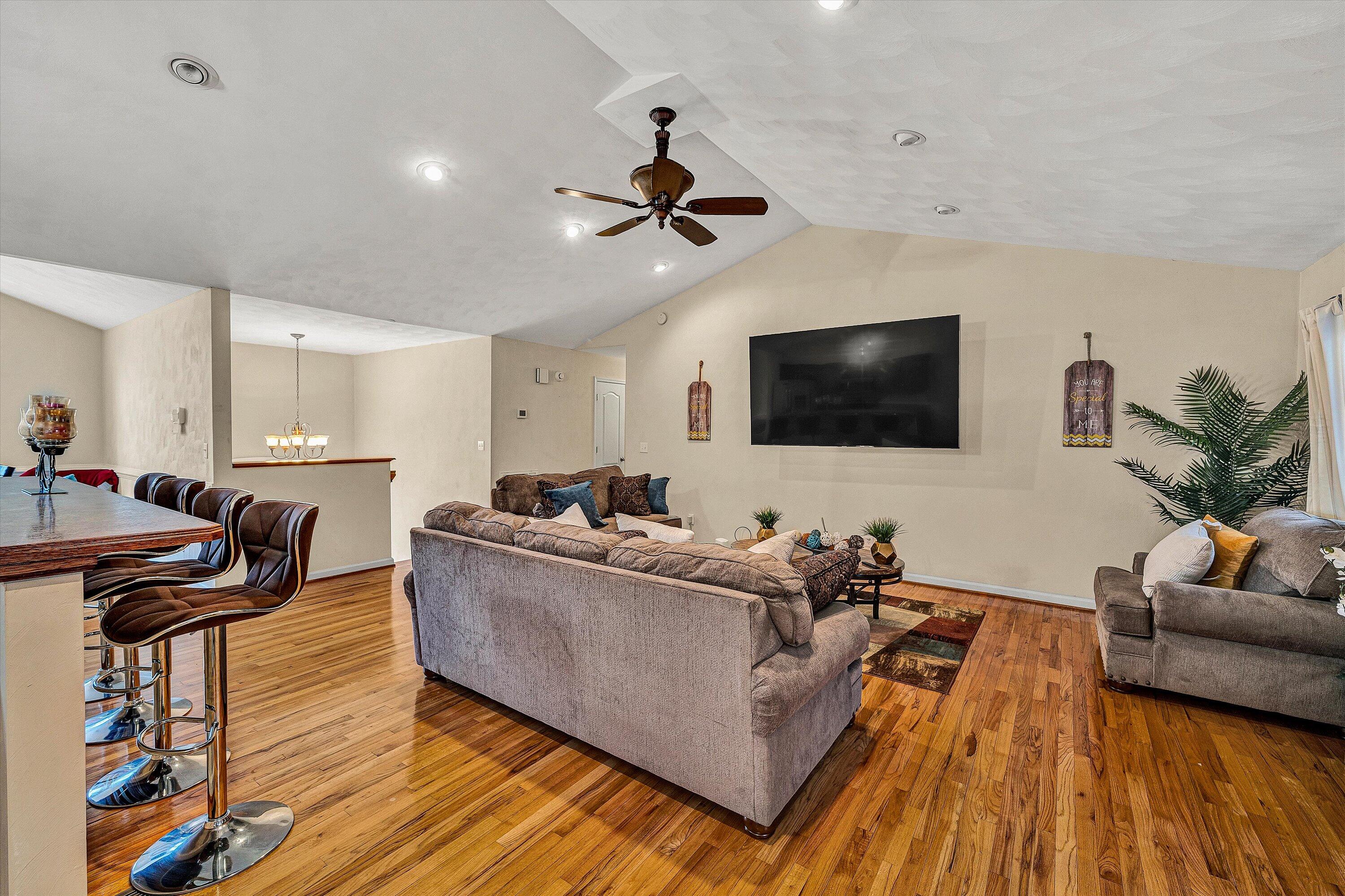 3771 Read Mountain Road Cloverdale, VA 24077 - Photo 5 of 36 05-VM-07540