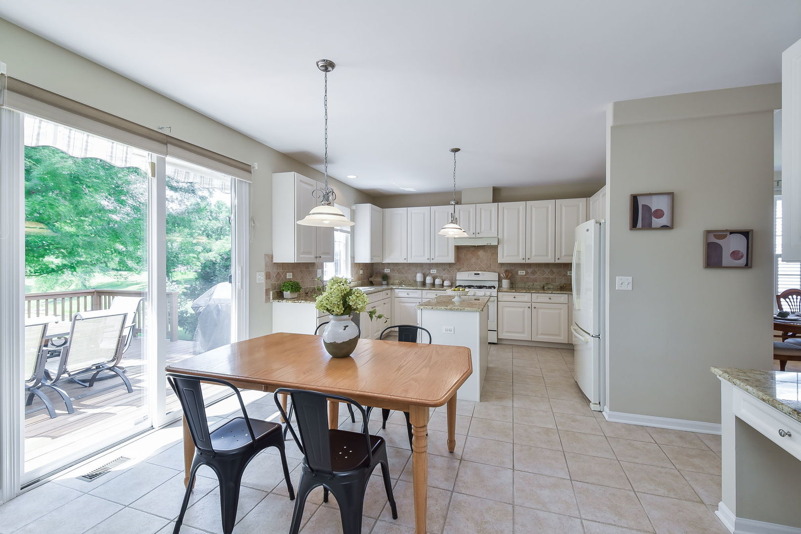1699 Montclair Drive Elgin, IL 60123 - Photo 4 of 30 a kitchen with kitchen island a table and chairs in it