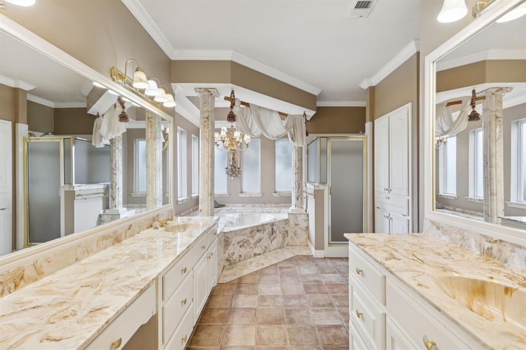 1250 Eubanks Road Seagoville, TX 75159 - Photo 24 of 40 Separate shower and grand spa like tub.