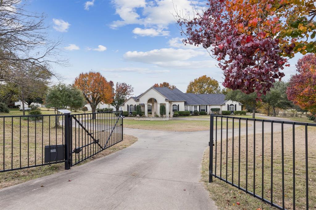 1250 Eubanks Road Seagoville, TX 75159 - Photo 8 of 40 Automatic iron gate leading to the circle driveway.