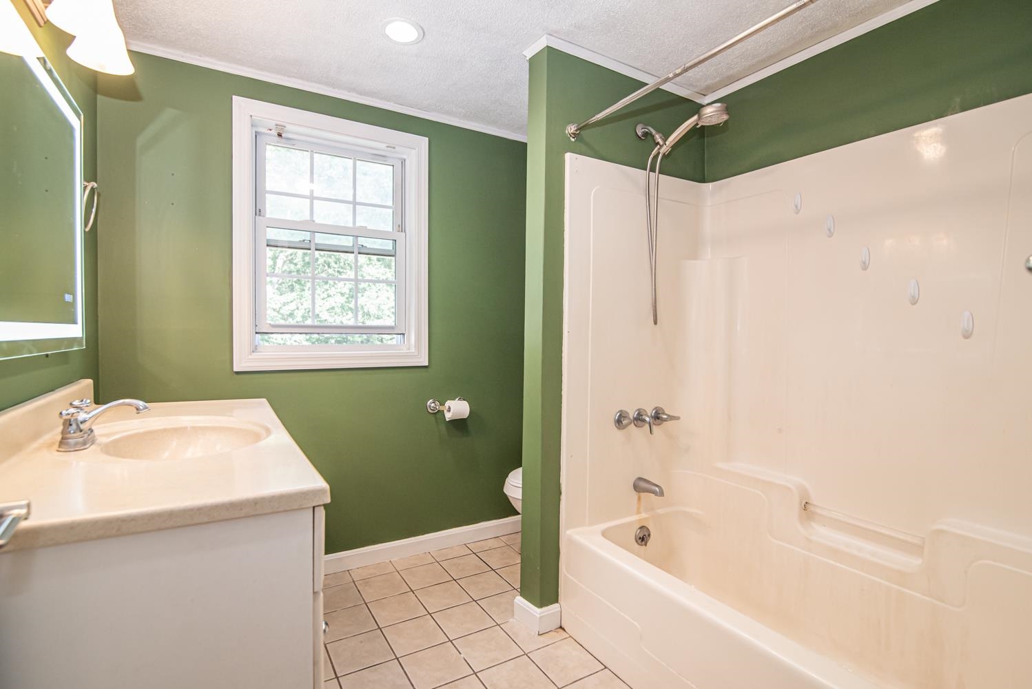 21 Elm Street Epping, NH 03042 - Photo 12 of 40