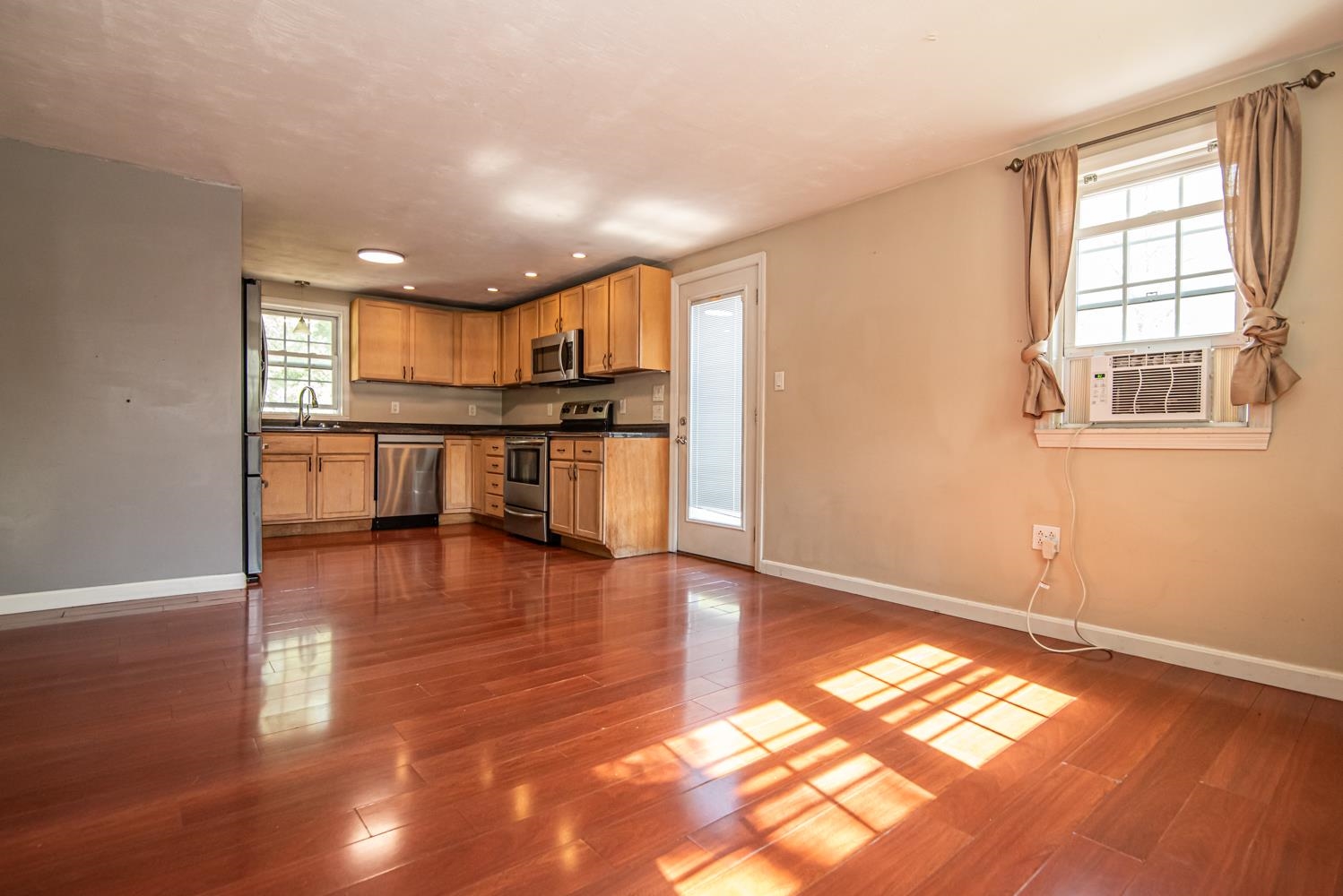 21 Elm Street Epping, NH 03042 - Photo 2 of 40