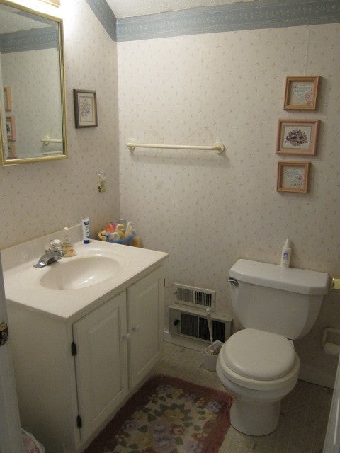 2025 Pete Lynch Road Secondcreek, WV 24974 - Photo 30 of 94 Bath on Second Floor