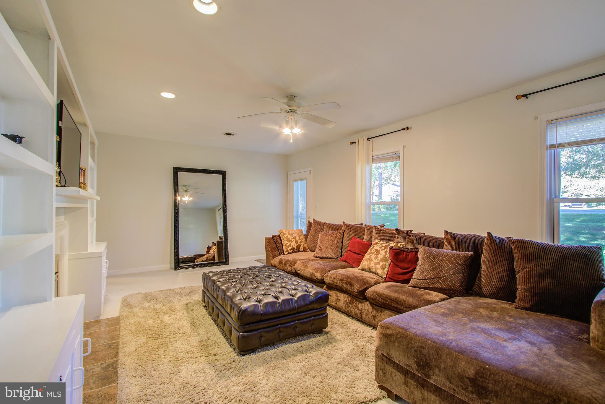 12600 Old Fort Road Fort Washington, MD 20744 - Photo 7 of 46 Living Room - Main House