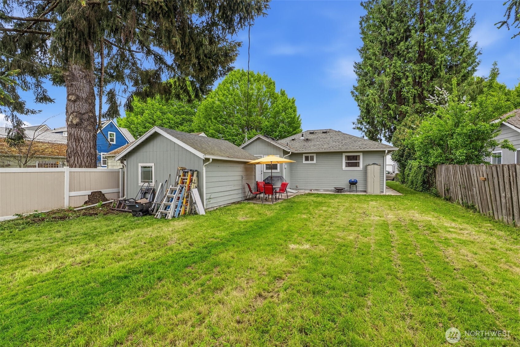 2828 Fir Street Longview, WA 98632 - Photo 17 of 18 a front view of a house with yard and green space