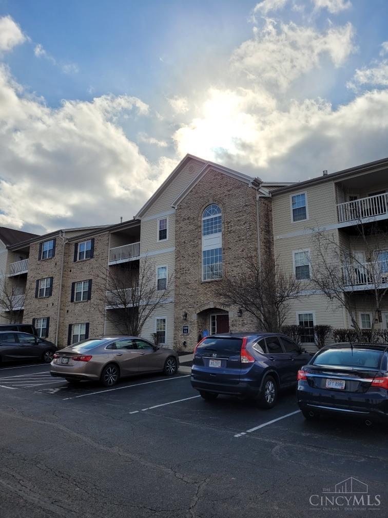 5485 Michelles Oak Court, Unit K Cincinnati, OH 45248 - Photo 2 of 35