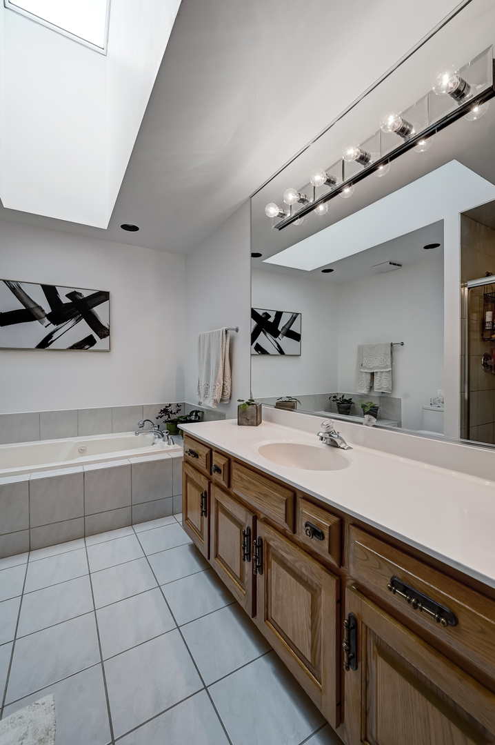 27 Garfield Ridge Court Willowbrook, IL 60527 - Photo 26 of 34 Gallery Image 26