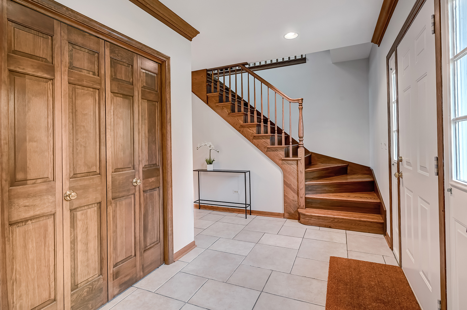 27 Garfield Ridge Court Willowbrook, IL 60527 - Photo 4 of 34 Gallery Image 4