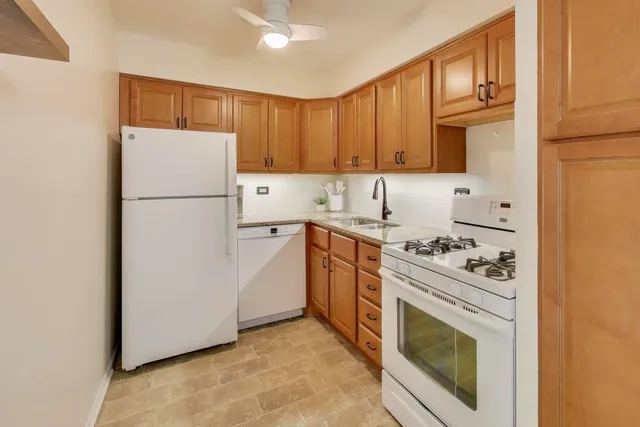 $195,000 | 5506 Lincoln Avenue, Unit A521, Morton Grove, IL 60053