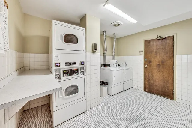 $195,000 | 5506 Lincoln Avenue, Unit A521, Morton Grove, IL 60053