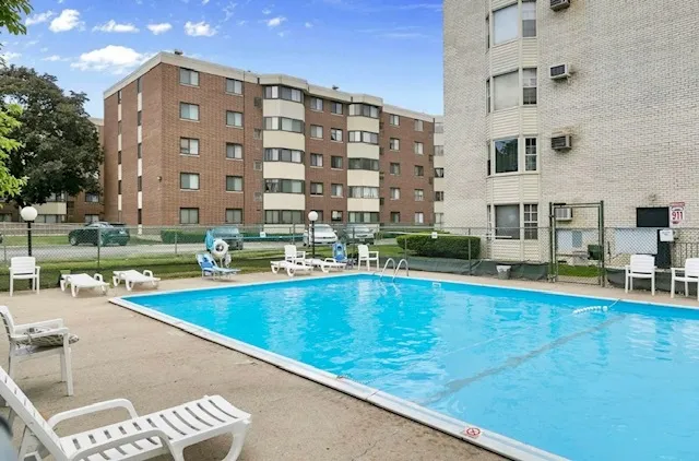 $195,000 | 5506 Lincoln Avenue, Unit A521, Morton Grove, IL 60053