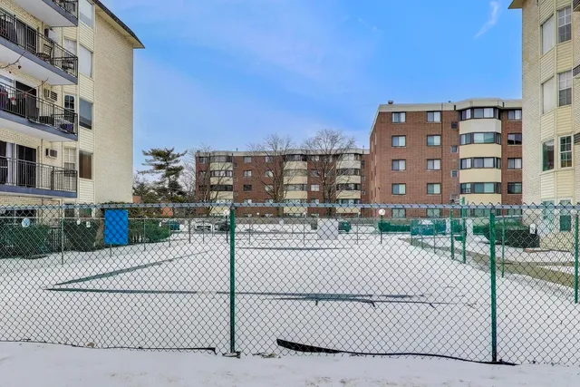 $195,000 | 5506 Lincoln Avenue, Unit A521, Morton Grove, IL 60053
