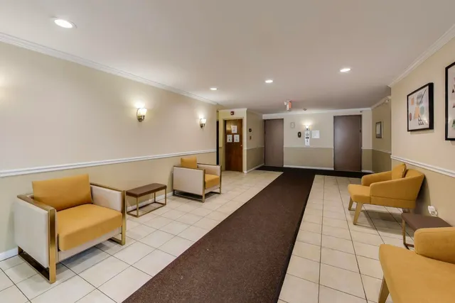 $195,000 | 5506 Lincoln Avenue, Unit A521, Morton Grove, IL 60053