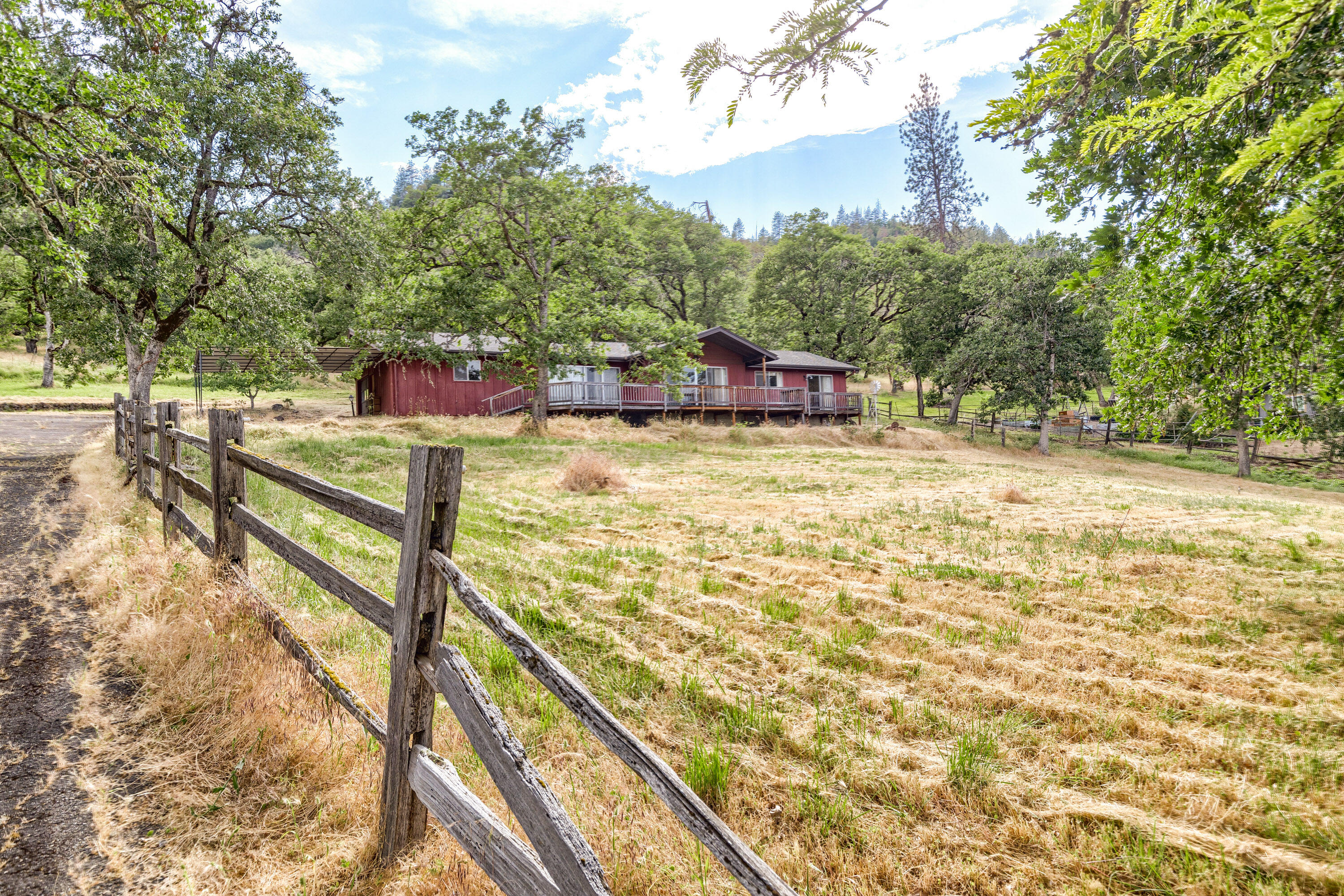 4167 Old Stage Road Central Point, OR 97502 - Photo 26 of 50 a view of a yard with wooden fence